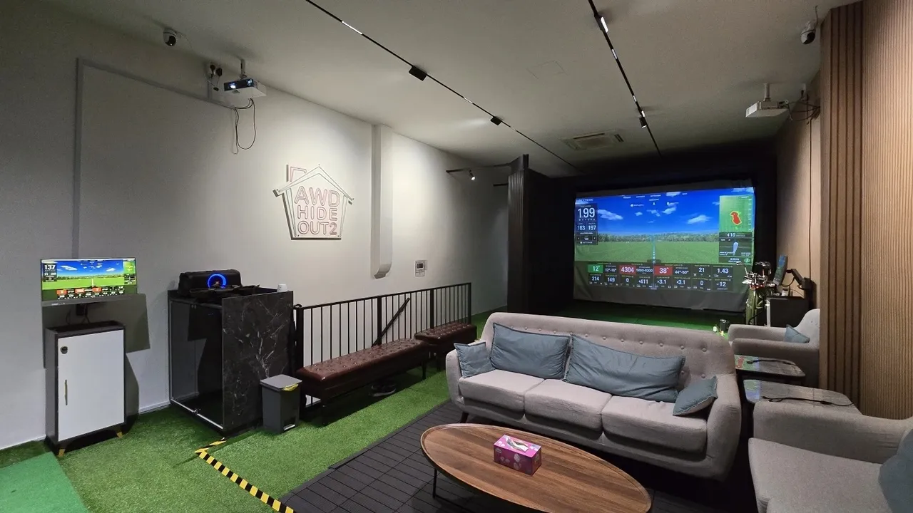 AnyBirdie full room with golf simulator and lounge seating